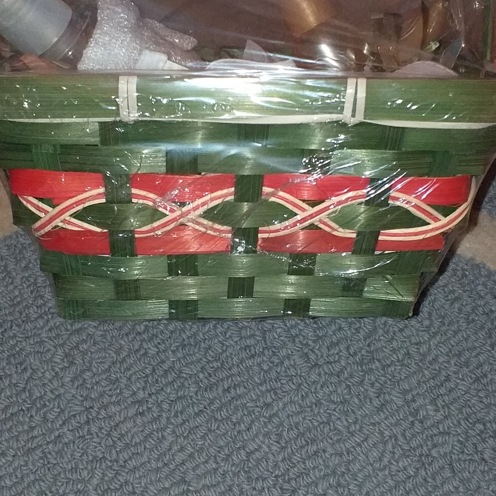 Mk gift basket 🗽 - Picture 4 of 4